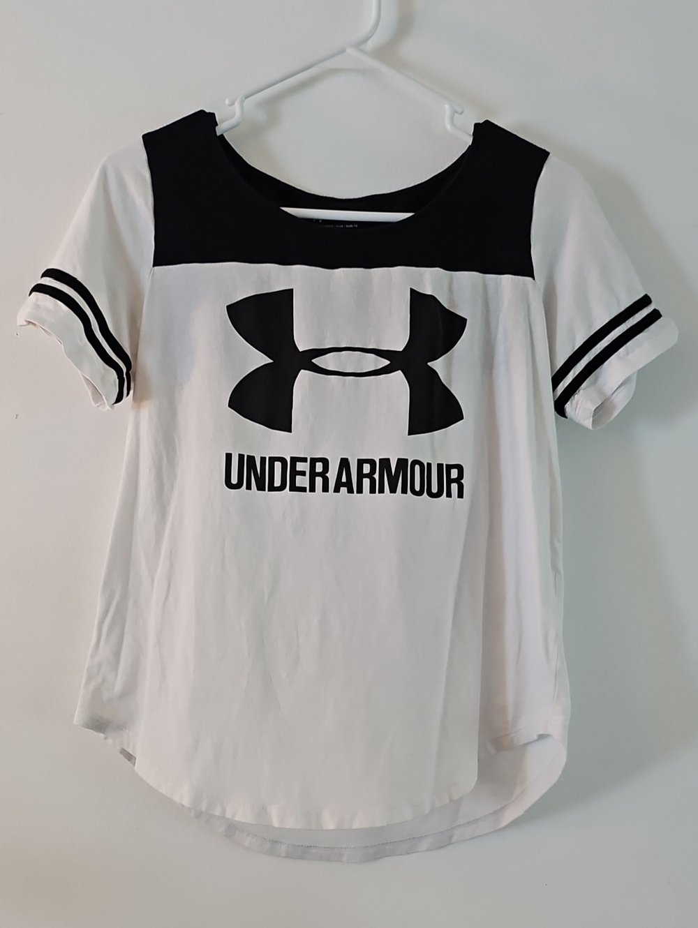 Medium Women's Under Armour Tee